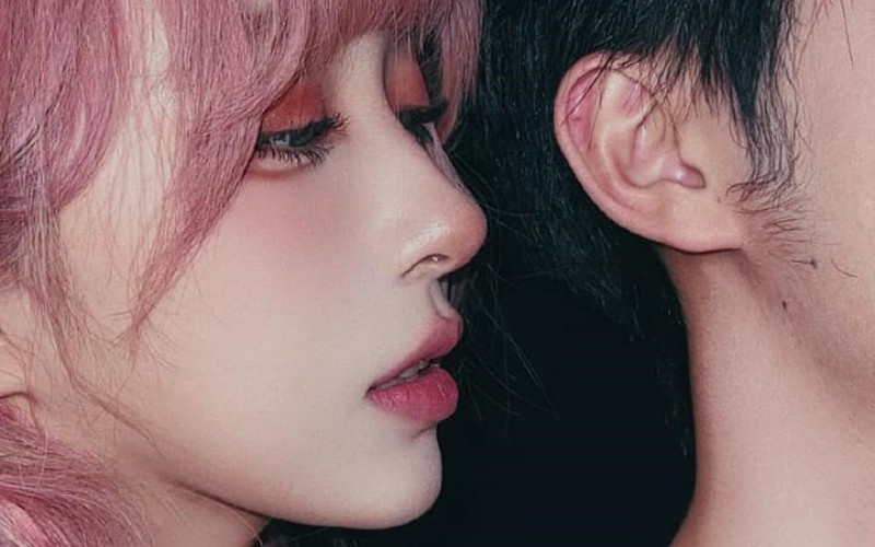 Ngoài ra, bạn trai của nữ streamer này còn có liên quan đến vụ lùm xùm về lừa dối và ngoại tình nên ảnh hưởng đến danh tiếng của cô nàng.