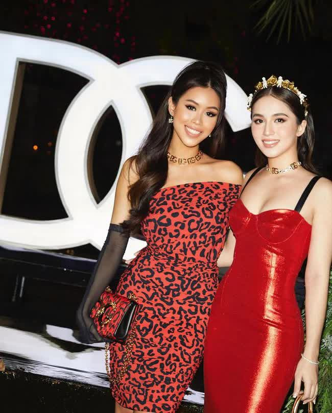 Qua những khoảnh khắc này, không chỉ thể hiện được mức độ thân thiết của bạn gái Hiếu Nguyễn với gia đình nam thiếu gia mà tình chị em của cô nàng với Tiên Nguyễn cũng rất khăng khít.