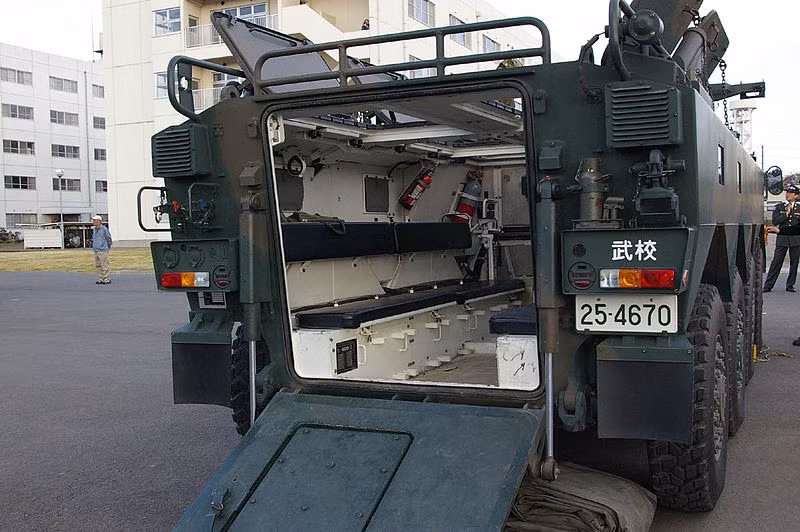 Xe được thiết kế cửa hậu đổ bộ tương tự các dòng xe bọc thép chở quân của Mỹ và phương Tây. Nguồn ảnh: Wikipedia