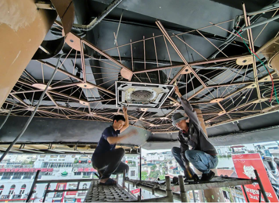 Trước đó, lãnh đạo Thành phố yêu cầu hoàn thành giải phóng mặt bằng (trong đó có việc phá bỏ tòa nhà "Hàm cá mập") trước ngày 30/4 và hoàn thành đầu tư xây dựng phần nổi trước ngày 2/9, phần ngầm sẽ xây dựng sau.