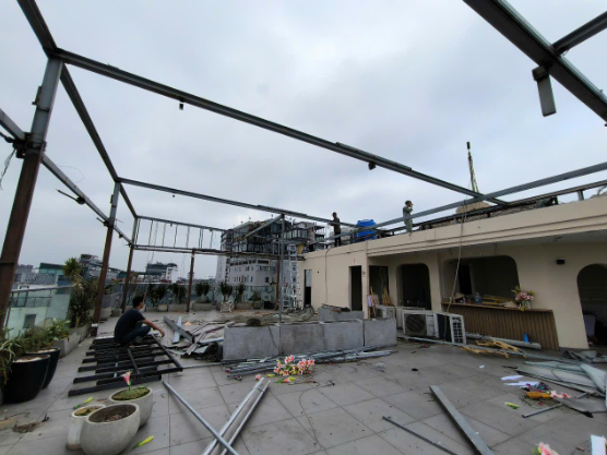 Một số đơn vị khác cũng có đề xuất tương tự công ty trên. Tuy nhiên, theo quy định, việc phá dỡ tòa nhà "Hàm cá mập" sẽ phải đấu thầu rộng rãi để lựa chọn đơn vị thi công và việc xử lý tài sản công sau phá dỡ phải tiến hành theo các quy định của pháp luật hiện hành. Bên cạnh dự án này, lãnh đạo Hà Nội cũng yêu cầu đẩy nhanh việc triển khai thực hiện quy hoạch, dự án đầu tư cải tạo không gian khu vực phía Đông hồ Hoàn Kiếm.