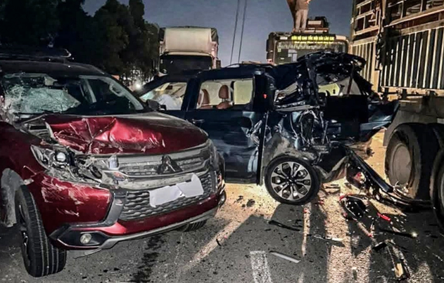 Tai nan lien hoan tren cao toc Noi Bai - Lao Cai, nhieu o to bien dang