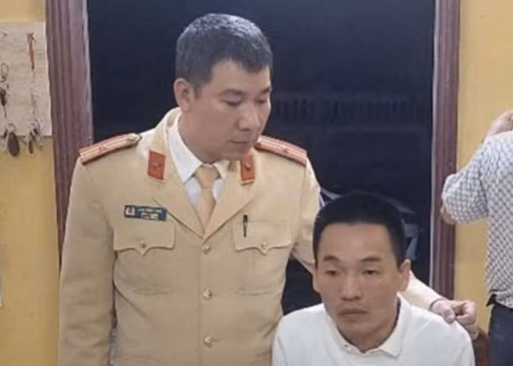 Thái Bình: Nam tài xế sử dụng giấy tờ giả, tàng trữ đạn, ma túy Thai Binh: Nam tai xe su dung giay to gia, tang tru dan, ma tuy