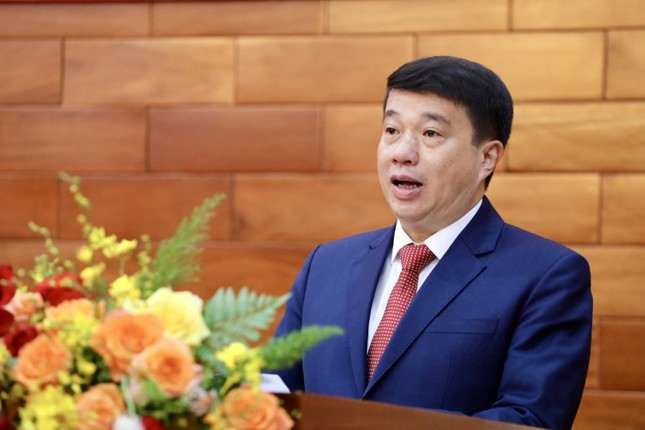 Từ tháng 7/2011 đến 12/2013: Ông là Thành ủy viên, Ủy viên Ban Thường vụ rồi Phó Bí thư Thành ủy Buôn Ma Thuột. Từ tháng 1/2014 đến 5/2015: Ông làm Bí thư Huyện ủy Cư M'gar. 