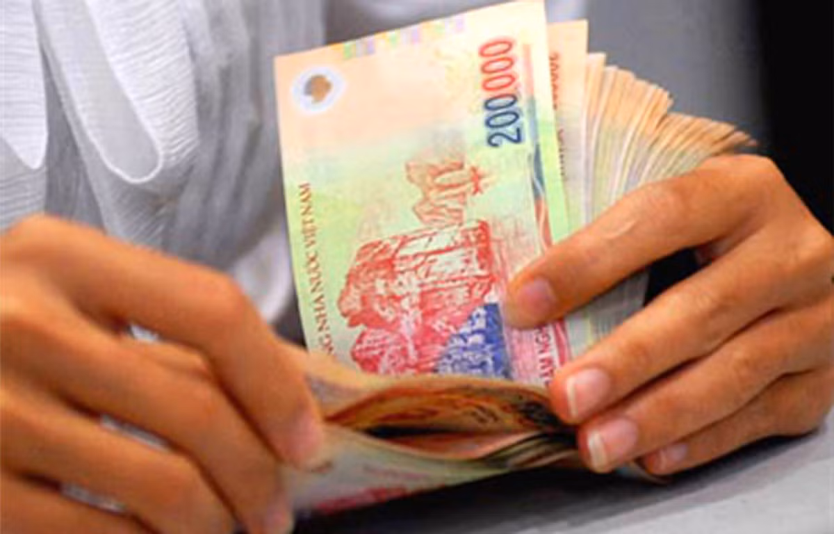 Theo hồ sơ vụ án, năm 2004, khi Trần Văn T (SN 1980, trú ở huyện Thủy Nguyên, Hải Phòng) đưa 3 triệu đồng cho ông Đoàn Mạnh Tr (công nhân Xí nghiệp đóng tàu Quỳnh Cư, Hải Phòng) để xin làm công nhân. Ông Tr nhận tiền, nhưng T đợi mãi vẫn không thấy mình được gọi đi làm nên cho rằng ông Tr lừa mình và có ý định đòi lại tiền. (Ảnh minh họa, nguồn internet) 