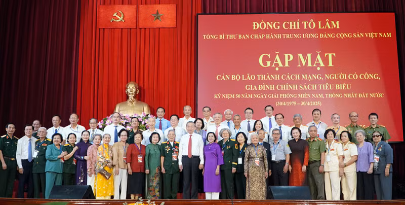 Tong Bi thu To Lam: Lich su khac ghi su kien trung cua can bo lao thanh cach mang-Hinh-2