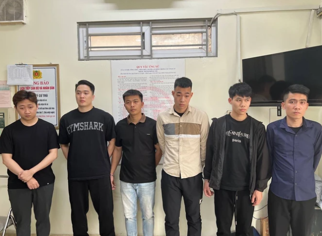 Bat ong “trum” va 8 dong pham ban thuoc ho tro sinh ly gia