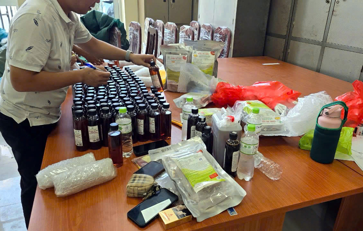 Bat ong “trum” va 8 dong pham ban thuoc ho tro sinh ly gia-Hinh-2