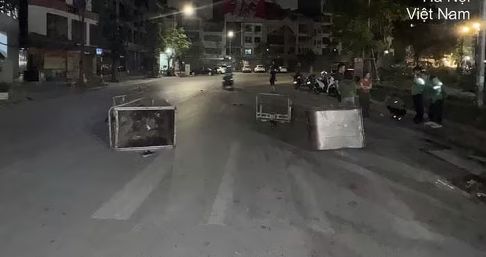 Nu cong nhan moi truong o Ha Noi bi tong tu vong