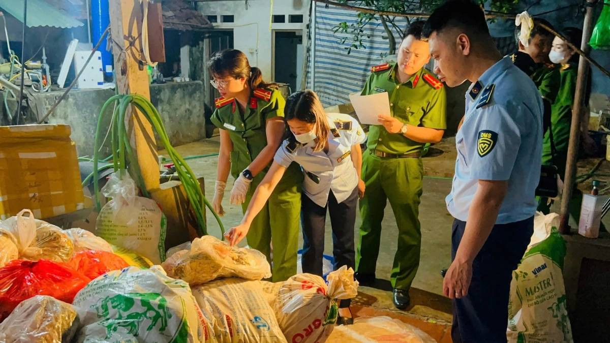 Chặn đứng hơn 10 tấn nội tạng bò bẩn ra thị trường Hà Nội Chan dung hon 10 tan noi tang bo ban ra thi truong Ha Noi