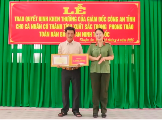 Tai xe xe om cho ke giet 2 nguoi vao tru so cong an