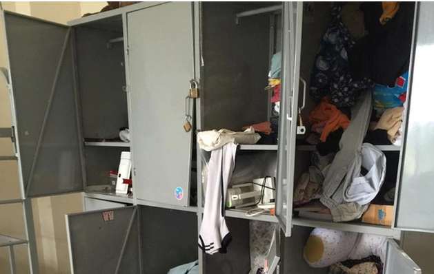 Nhận thấy đây là vụ án mạng đặc biệt nghiêm trọng, Công an huyện Phú Quốc quyết định thành lập tổ công tác phá án. Ngay trong đêm, việc khám nghiệm nhà chị D. được tiến hành. Tủ quần áo nhà nạn nhân có dấu vết bị cạy, đồ đạc lục tung; dưới sàn có nhiều vết máu dù đã bị chùi xoá. Người thân cung cấp thêm thông tin, chồng nạn nhân làm nghề biển, cứ chiều đi, sáng hôm sau về. Họ có 2 đứa con, đứa lớn đang học cấp 3, đứa nhỏ hàng ngày được gửi chơi bên nhà bà ngoại cách đó không xa. (Ảnh minh họa, nguồn internet)