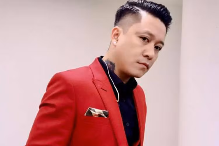 Duy Manh phan ung la khi Tuan Hung khoe sieu xe gan 20 ty