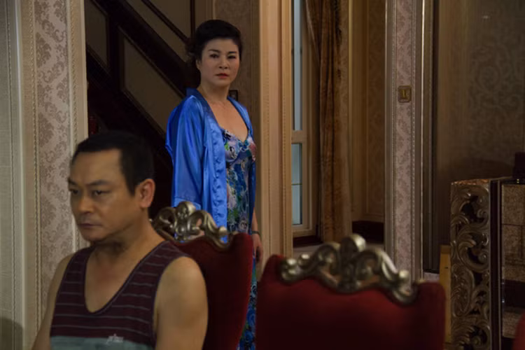 Kim Oanh cũng dành tặng những lời ý nghĩa đến NSND Anh Tú. Mới đây, khi nam nghệ sĩ vướng ồn ào với vợ Xuân Bắc, cô tin đàn anh là một người không tham sân si. Kim Oanh nhận thấy nghệ sĩ Anh Tú là đạo diễn có sức ảnh hưởng rất lớn với sân khấu kịch Việt Nam. Ảnh: VTV