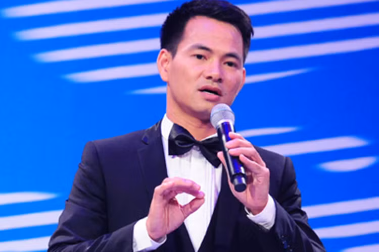 Xuân Bắc còn là một MC nổi tiếng được nhiều khán giả yêu mến. Tên tuổi của anh được gắn với nhiều chương trình như "Hỏi xoáy đáp xoay", "Đuổi hình bắt chữ", “Ơn giời! cậu đây rồi”...Bên cạnh đó, Xuân Bắc cũng thường xuyên được mời làm giám khảo gameshow. Ảnh: Người đưa tin