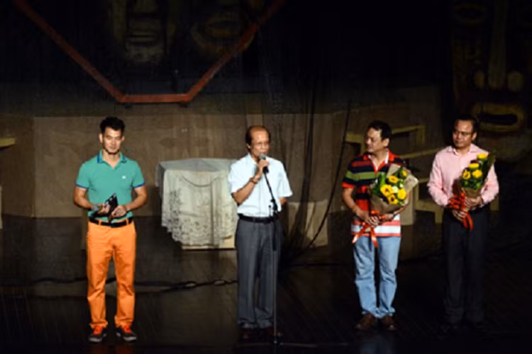 NSND Anh Tú thuộc lớp diễn viên khóa đầu tiên của Nhà hát Tuổi trẻ đào tạo từ năm 1978. Trong khi đó, nghệ sĩ Xuân Bắc tốt nghiệp khoa Sân khấu của Trường đại học Sân khấu và Điện ảnh Hà Nội vào năm 1998, sau đó đầu quân cho Nhà hát kịch Việt Nam. Ảnh: Báo giao thông