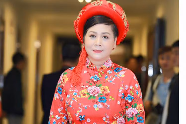 Anh Tú được nhiều đồng nghiệp nể trọng. Từng làm việc cùng nam nghệ sĩ trong 35 năm liên tục, nghệ sĩ Minh Hằng cho hay, anh luôn quan tâm đến chất lượng nghệ thuật của vở diễn và mong mỏi các diễn viên được thể hiện hết tài năng. Ảnh: FBNV