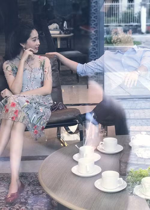 Trung Tín không phô trương chuyện tình cảm. Tuy nhiên, anh hết lòng bảo vệ, chở che Thu Thảo khi cô gặp sóng gió. Còn nhớ, khi Đặng Thu Thảo vướng ồn ào với con trai bầu Hiểu, Trung Tín đăng ảnh bên bạn gái đồng thời viết: “Dù ai nói ngả nói nghiêng”. Ảnh: FBNV