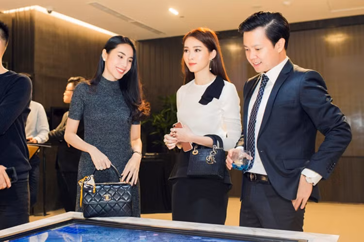 Bạn chung của Thu Thảo và Trung Tín tiết lộ, bằng sự chân thành, nam doanh nhân đã vượt qua nhiều thử thách trong 6 tháng chinh phục người đẹp gốc Bạc Liêu. Ảnh: Zing