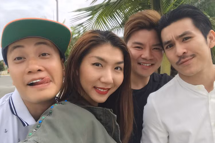 Ngọc Quyên hội ngộ Lương Mạnh Hải (ngoài cùng bên trái) ở Mỹ.