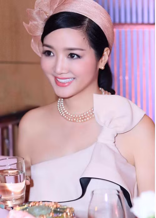 Giáng My chia sẻ: “Làm những gì bạn muốn, nghĩ những gì tích cực, chia sẻ những gì không làm tổn thương ai và bắt đầu một ngày mới bằng năng lượng trong lành, vậy là vui”.