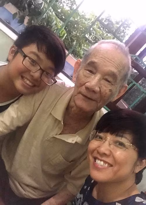 Tranh thủ ngày nghỉ lễ, MC Thảo Vân về thăm bố.