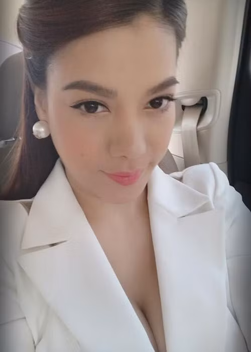 Sao Việt Trương Ngọc Ánh mặc gợi cảm chấm thi chung kết cuộc thi tìm tài năng mới để có nhiều kịch bản hay làm phim.