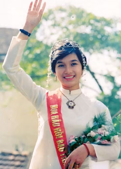 Hoa hau VN: Nguoi vien man, nguoi lam me don than