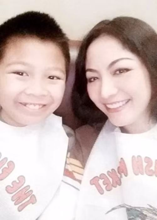 Được biết, Hoa hậu Thiên Nga kết hôn với một giáo sư ở Mỹ và đã có con trai. Theo tin tức, cô có cuộc hôn nhân viên mãn. Cho đến nay, Thiên Nga được xem là hoa hậu bí ẩn nhất. Ảnh: Đời sống pháp luật