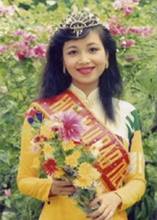 Hoa hậu Việt Nam 1990 - Nguyễn Thị Diệu Hoa sinh năm 1969. Cô là hoa hậu thông thạo nhiều thứ tiếng nhất. Năm 1993, Hoa hậu Diệu Hoa kết hôn với doanh nhân người Ấn Độ Maneesh Dance sau một năm tìm hiểu. Ảnh: Tiền Phong