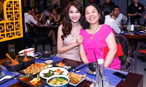 Me chong giau co va quyen luc cua Hoa hau Thu Thao-Hinh-2