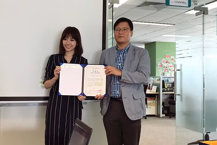 Hari Won vừa trở thành người đồng hành của một tổ chức giúp đỡ trẻ em và người dân vùng sâu.