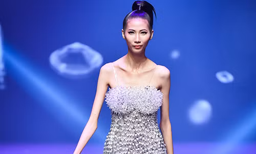 Phan ung cua sao Viet truoc hinh anh gay tong teo cua Cao Ngan