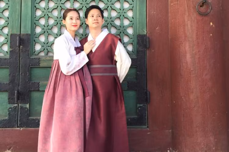 Thu Thảo là người đẹp tài sắc vẹn toàn còn Trung Tín là doanh nhân trẻ thành đạt. Cả hai rất xứng đôi vừa lứa. Ảnh: Facebook Trung Tín