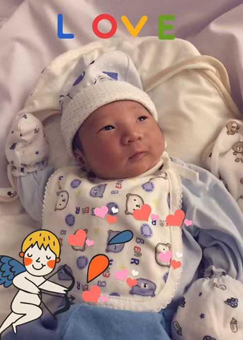 Lều Phương Anh tiết lộ hình ảnh cậu con trai thứ hai vừa chào đời cách đây ít ngày.