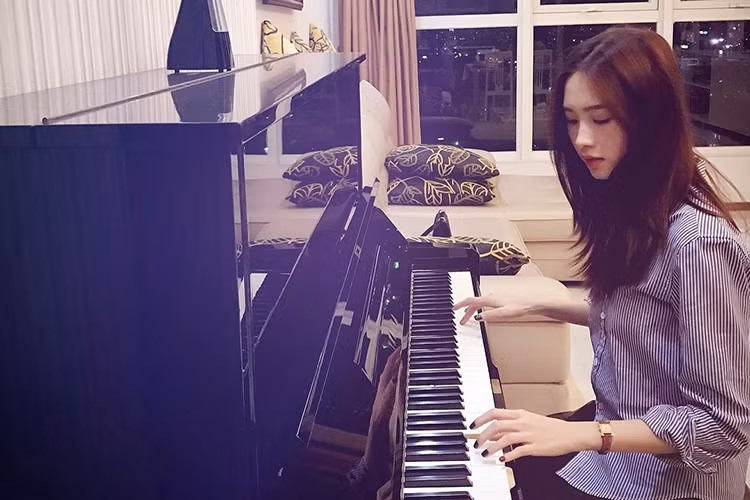 Không chỉ đẹp mong manh, có lối sống sạch scandal và tự lập, Đặng Thu Thảo còn là cô gái dịu dàng, đảm đang. Ảnh: FBNV