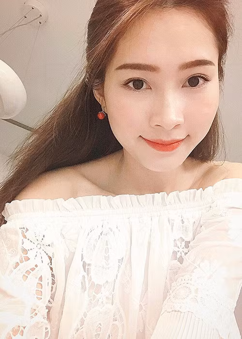 Trong cuộc sống đời thường, Hoa hậu Việt Nam 2012 cố gắng tránh xa những ồn ào, thị phi của làng giải trí. Ảnh: FBNV