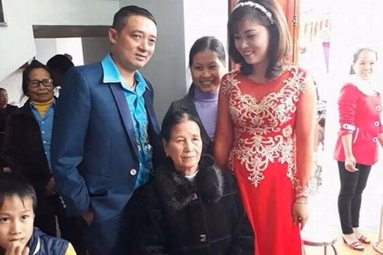 Sau 6 tháng chung sống, Chiến Thắng và vợ 3 ly hôn khiến dư luận bất ngờ. Là người đệ đơn ly hôn, Thu Ngọc cho hay cô chia tay Chiến Thắng không vì hờn dỗi hay xích mích mà cả hai có tính cách và lối sống không hợp nhau. Ảnh: Gia đình và xã hội