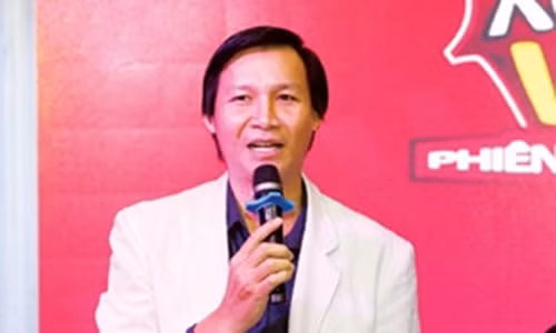 Sao Viet soc truoc tin dao dien Vu Thanh Vinh hon me sau