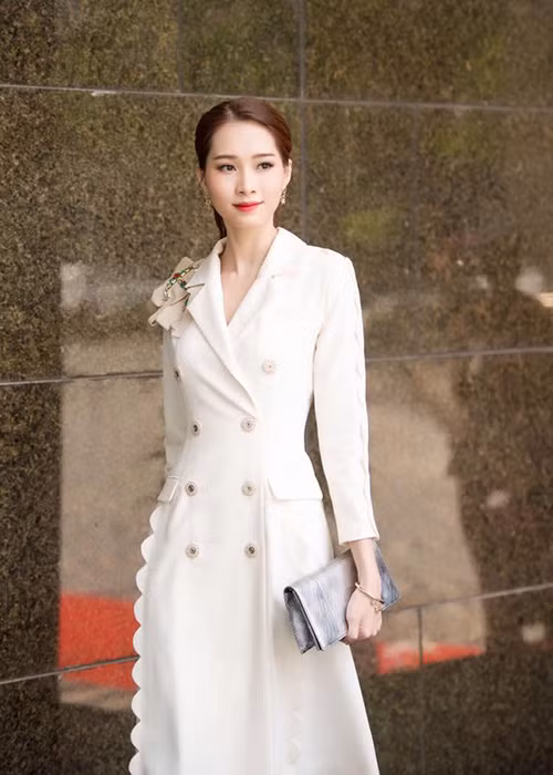 Với Đặng Thu Thảo, cô không mặn mà với showbiz, cô nàng không dùng danh hiệu hoa hậu để tấn công vào làng giải trí. Ảnh: FBNV