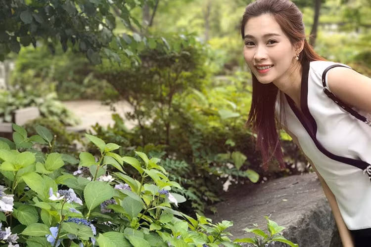 Đặng Thu Thảo rất chú ý cách ăn mặc và phát ngôn. Việc luôn giữ hình ảnh sạch scandal giúp người đẹp gốc Bạc Liêu được công chúng hết mực yêu mến. Ảnh: FBNV