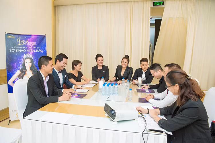 Vòng bán kết cuộc thi sẽ diễn ra từ ngày 25/10 - 4/11. Vòng chung kết được tổ chức từ ngày 5/11 - 2/12. Đêm chung kết Hoa hậu Hoàn vũ Việt Nam sẽ được phát sóng trực tiếp trên kênh VTV1.