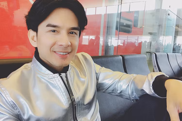 Đan Trường để lại mái tóc bổ luống đình đám một thời của mình khiến fans vô cùng phấn khích.