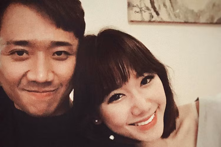 Hari Won hạnh phúc tựa vào vai Trấn Thành trong dịp kỷ niệm 600 ngày yêu nhau.