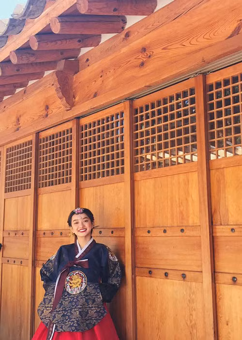 Kaity Nguyễn “Em chưa 18” xinh xắn trong trang phục truyền thống của người Hàn Quốc là một trong những tin tức sao Việt trong ngày 13/9.