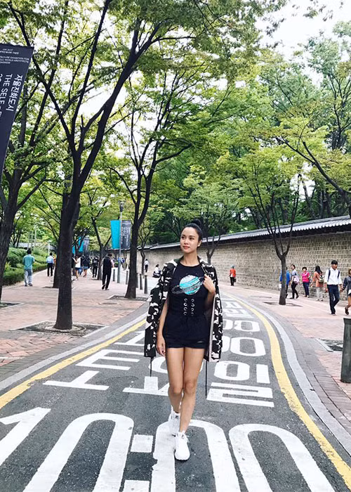 Vũ Ngọc Anh chất lừ trên đường phố ở xứ sở kim chi.