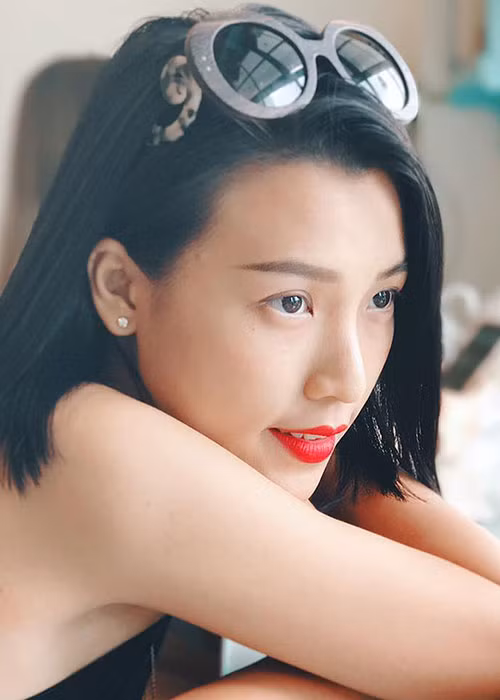 MC Hoàng Oanh tâm sự: “Oanh là cô gái hay mơ màng, nhưng cũng có chút ngang tàng, không phải gặp ai cũng dịu dàng đâu nghen".