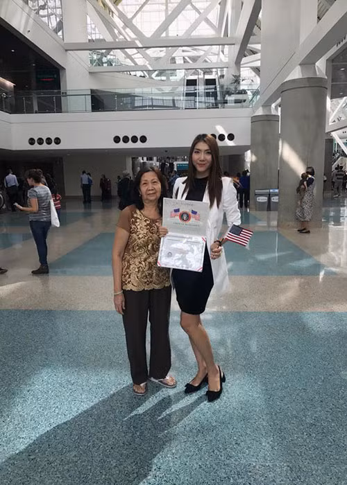 Ngọc Quyên chính thức trở thành công dân Mỹ sau gần 3 năm định cư ở đây.