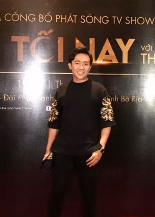 Sốt 39 độ, Trấn Thành vẫn đến dự buổi họp báo ra mắt chương trình mang tên mình.