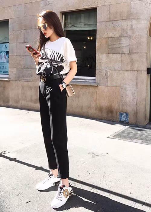 Sao Việt Hoa hậu Kỳ Duyên sành điệu trên đường phố Milan.